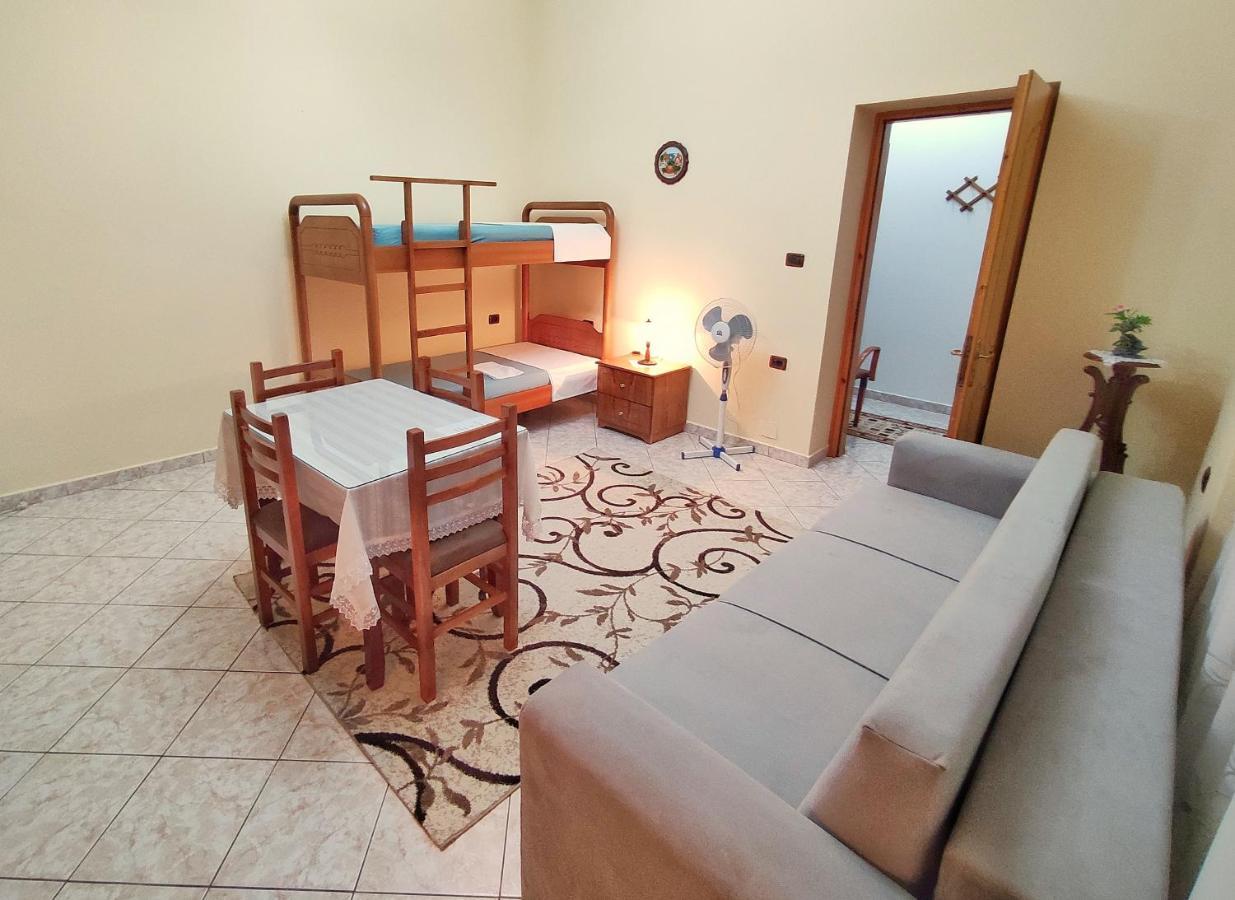 Artur'S Apartment Gjirokastër Dış mekan fotoğraf
